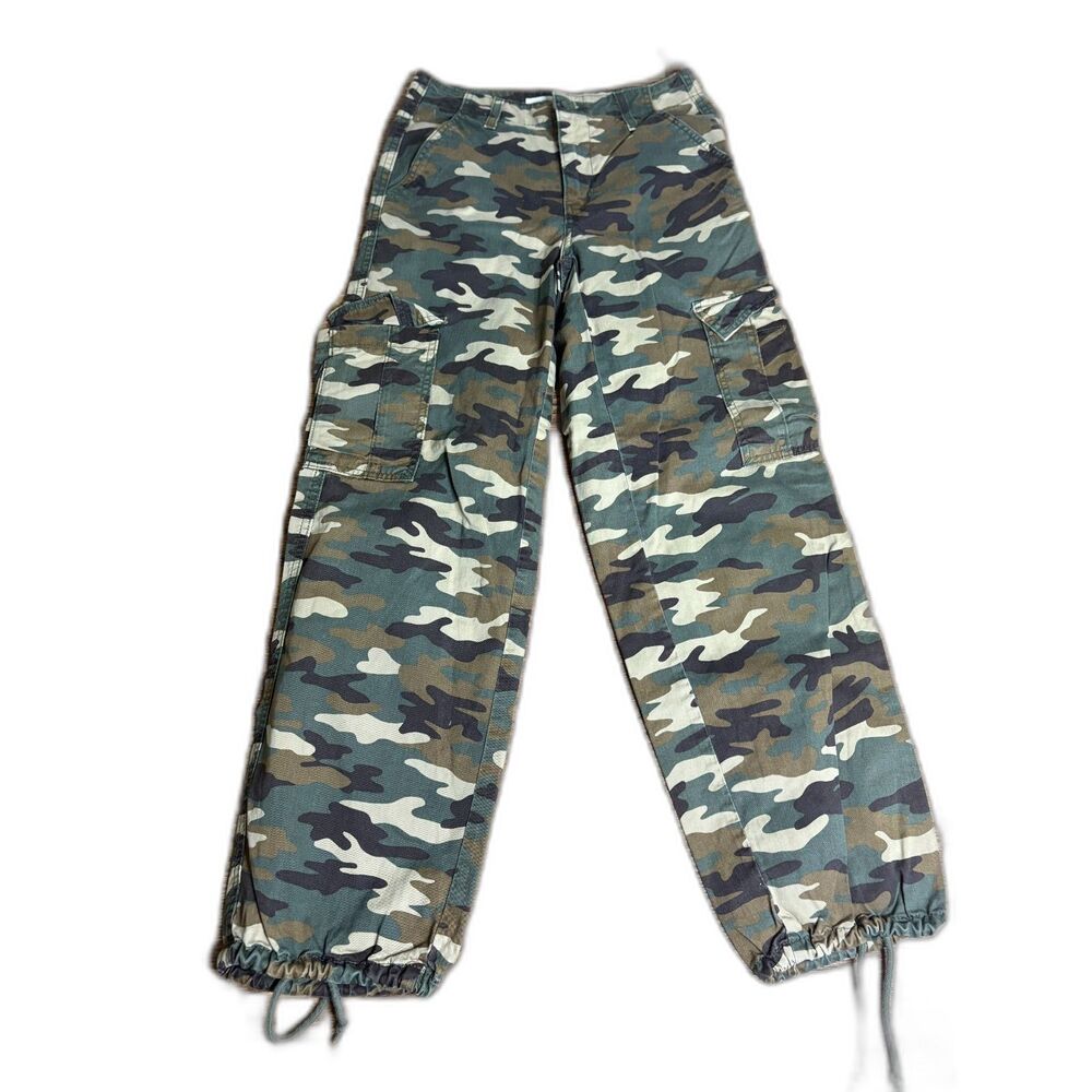 Levi's 94 Baggy Cargo Pants Woodland Camo Women's 24x30 Cargo